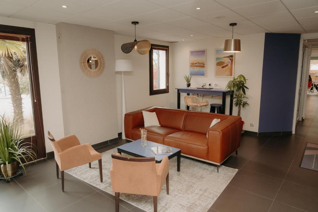 Shared lounge/TV area