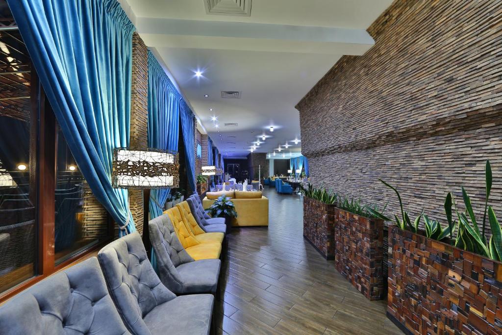 2. 다마스 인터내셔..