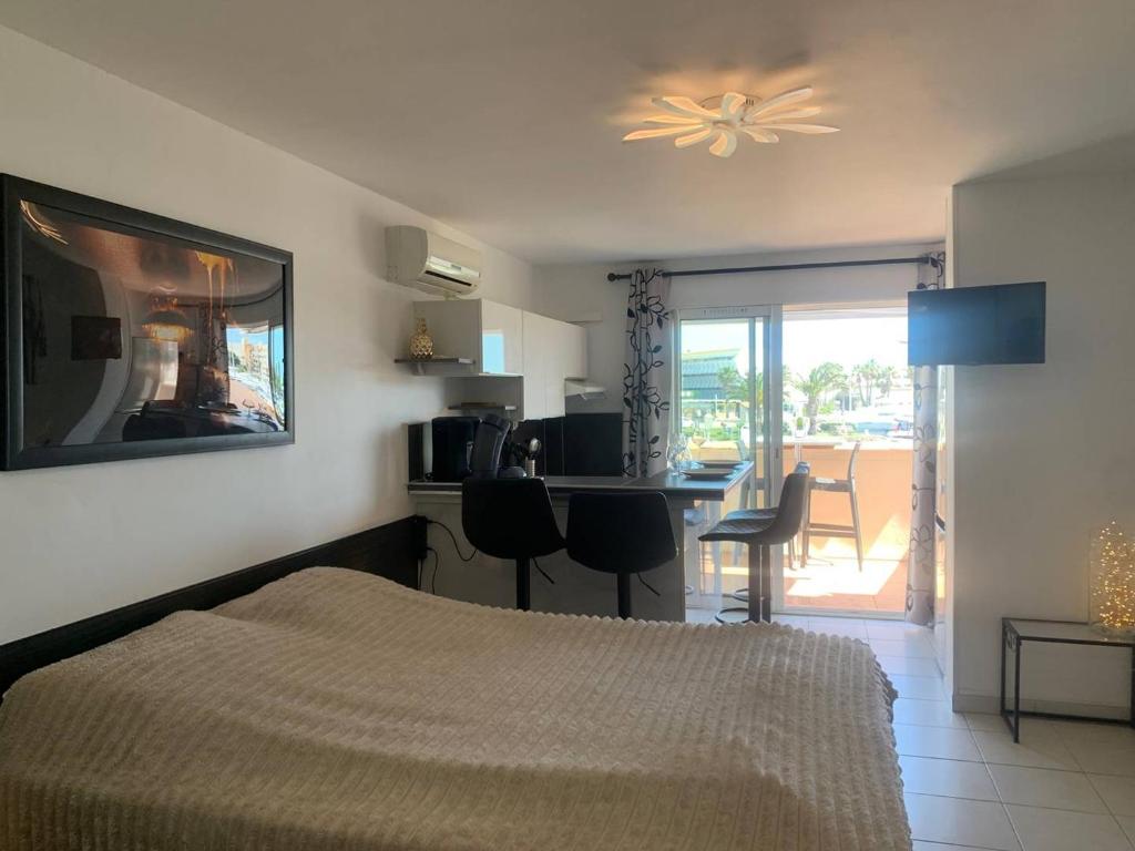 655 Studio 2 Pers Port Soleil très jolie vue sur le port - 3