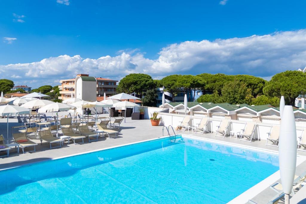 Hotel Jasminum — Basen in Bibione, Wenecja Euganejska