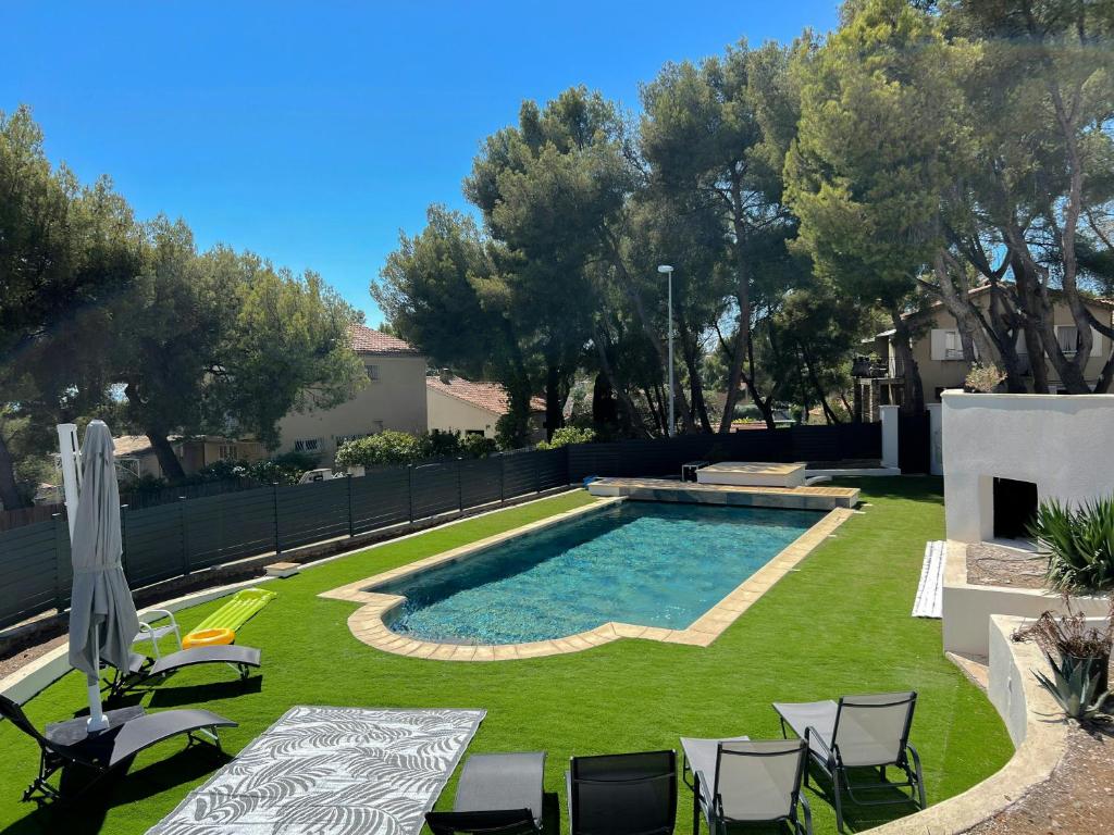 Villa With Pool Near The Beach In Bandol - 1