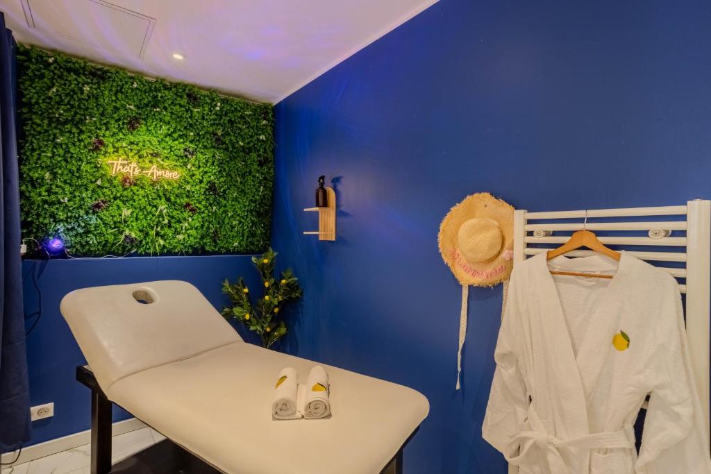 Ciao Bella Wellness Suite - Luxury Jacuzzi, Massage Table & AC in Central Nice - 5
