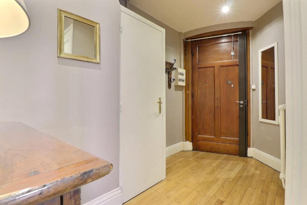Premium Two-Bedroom Apartment with Balcony and Secure Parking Lyon 6th - 5
