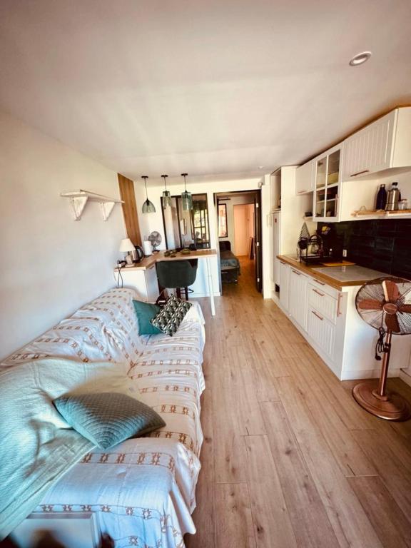Magnifique F2 climatisé de 42m2 Vue Sur la mer et la piscine Réf K1 203 - 5