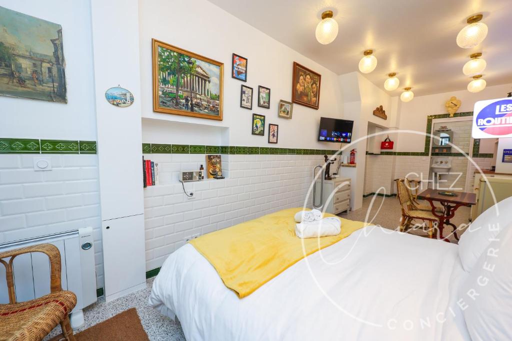 Paris Retro Bistro Escape Authentic & Cozy - 3