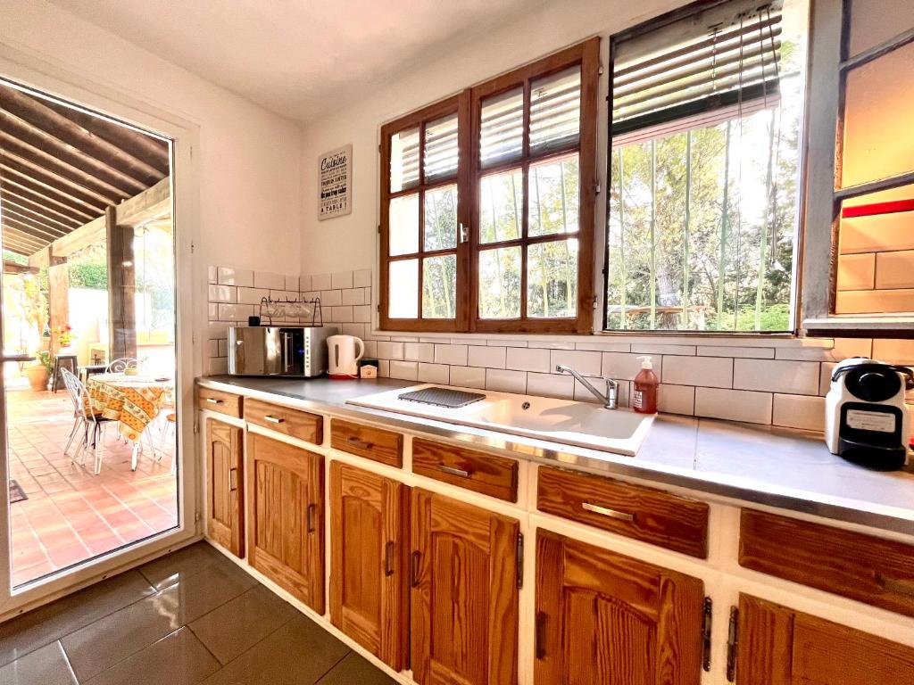 Villa 110m2 7 pers Jacuzzi 3 chambres terrain clos et arbore 2500m2 전경