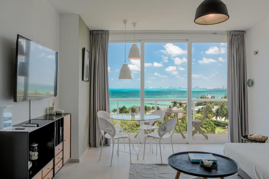 *SUN SCAPE Beachfront Studio by Casa Paraiso* - 1
