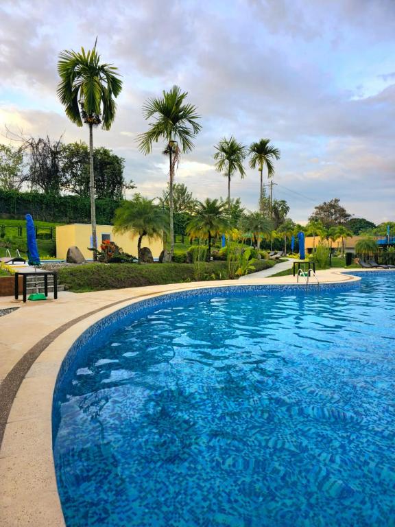 Apartamento vacacional con 4 piscinas, jacuzzi y sauna EXCELENTE UBICACIÓN a 5 minutos del Aeropuerto y 20 minutos del Parque del Café - 3