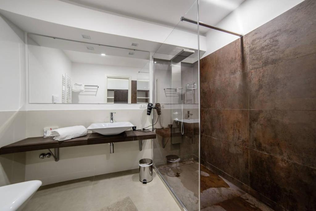 Riviera Luxury Suites - 5