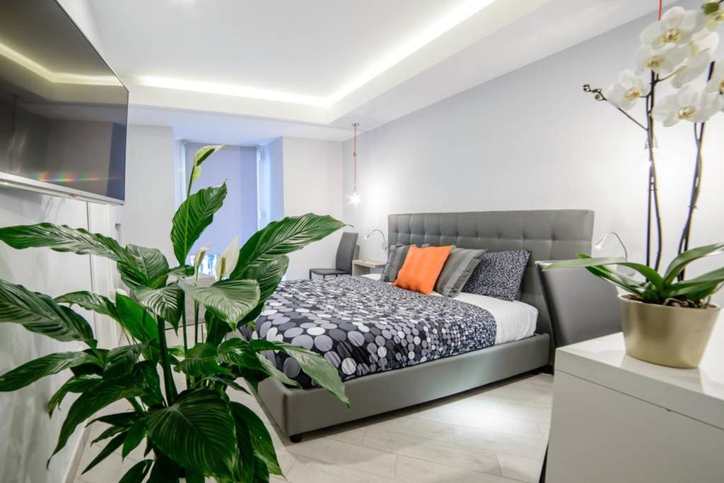 Riviera Luxury Suites - 2