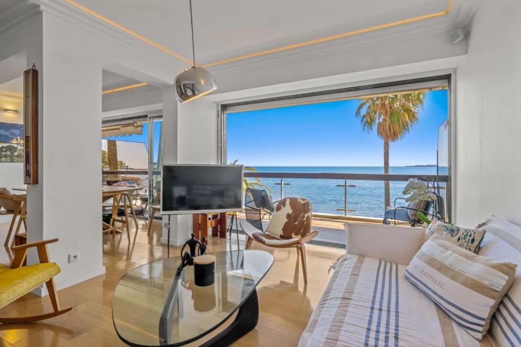 Ref 2060- Cannes Appartement pied dans l'eau 3 pièces vue mer - 3