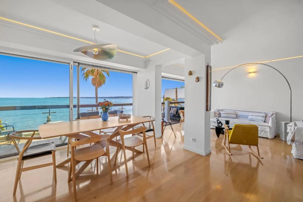 Ref 2060- Cannes Appartement pied dans l'eau 3 pièces vue mer - 2