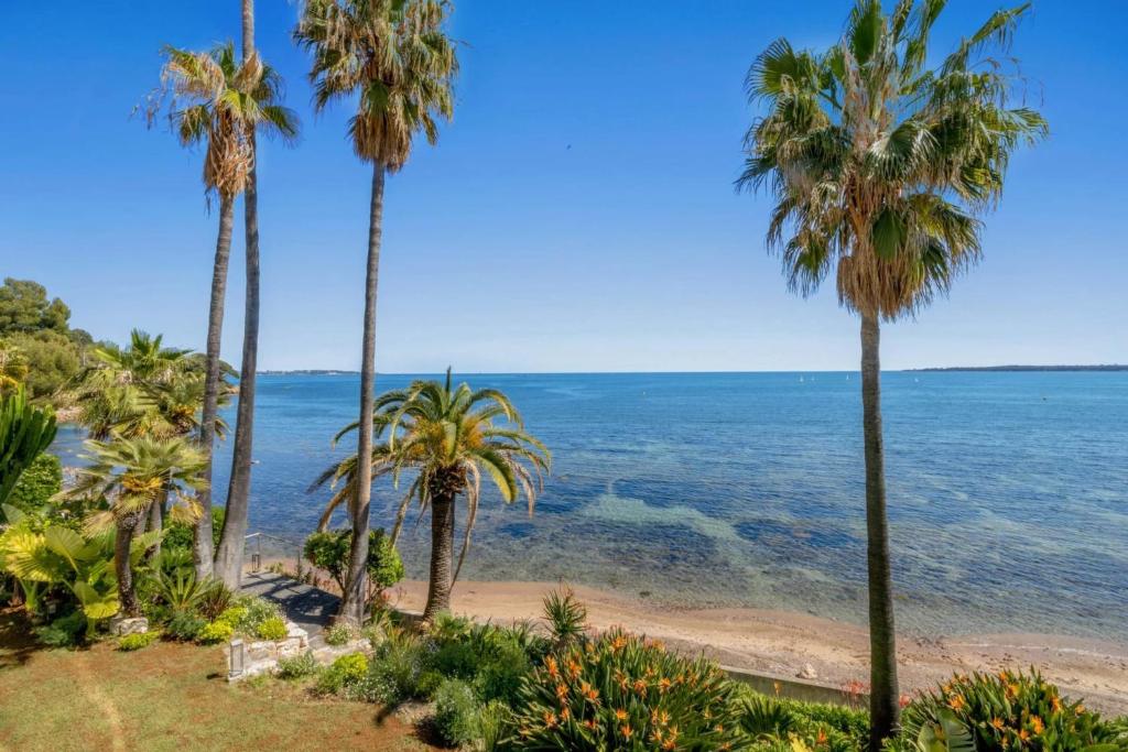 Ref 2060- Cannes Appartement pied dans l'eau 3 pièces vue mer - 1