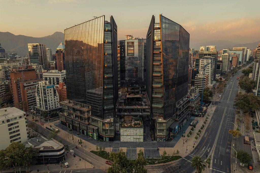 HOM I Mall MUT I Metro Tobalaba I Costanera Center - 2