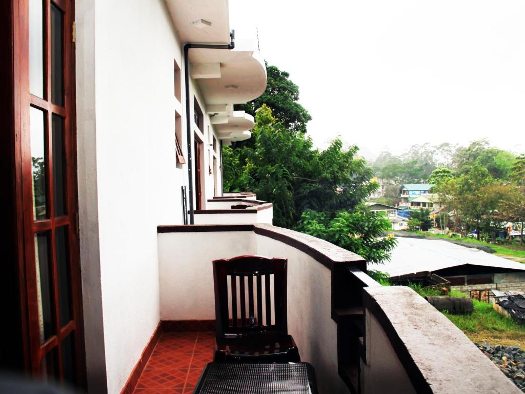Lizzie Villa Ella photo