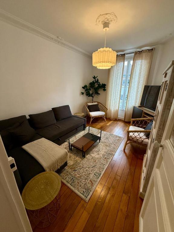 Classic Parisian apartment - 1