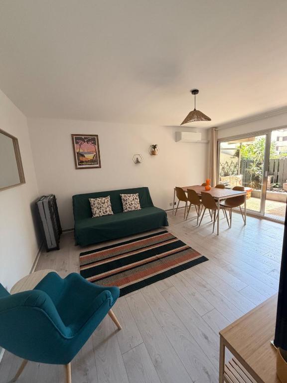 Le Lavandou Grand T2 avec terrasse et parking - 1