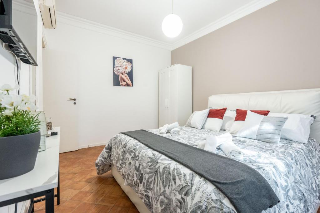 Zurria Home Apartment in the center with garden - 3