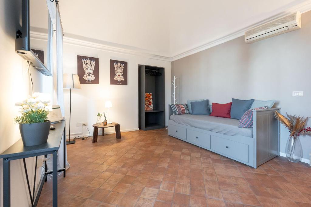 Zurria Home Apartment in the center with garden - 2