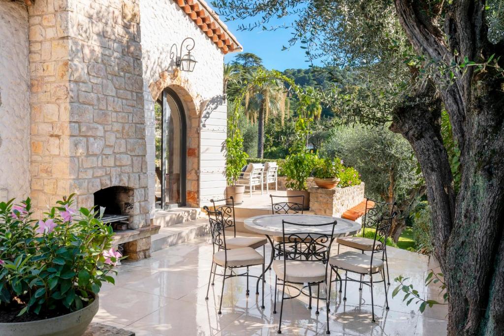 REF 2154- Villa Provencale à louer à Cannes - 2
