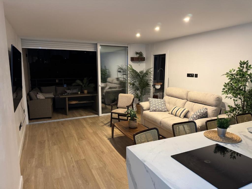 HABITACIONES con BAÑO LOS TILOS - CERCA de ESTACION BUS Y AVE - 2