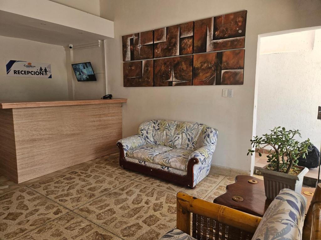 Caribbean Airport Hotel - 2