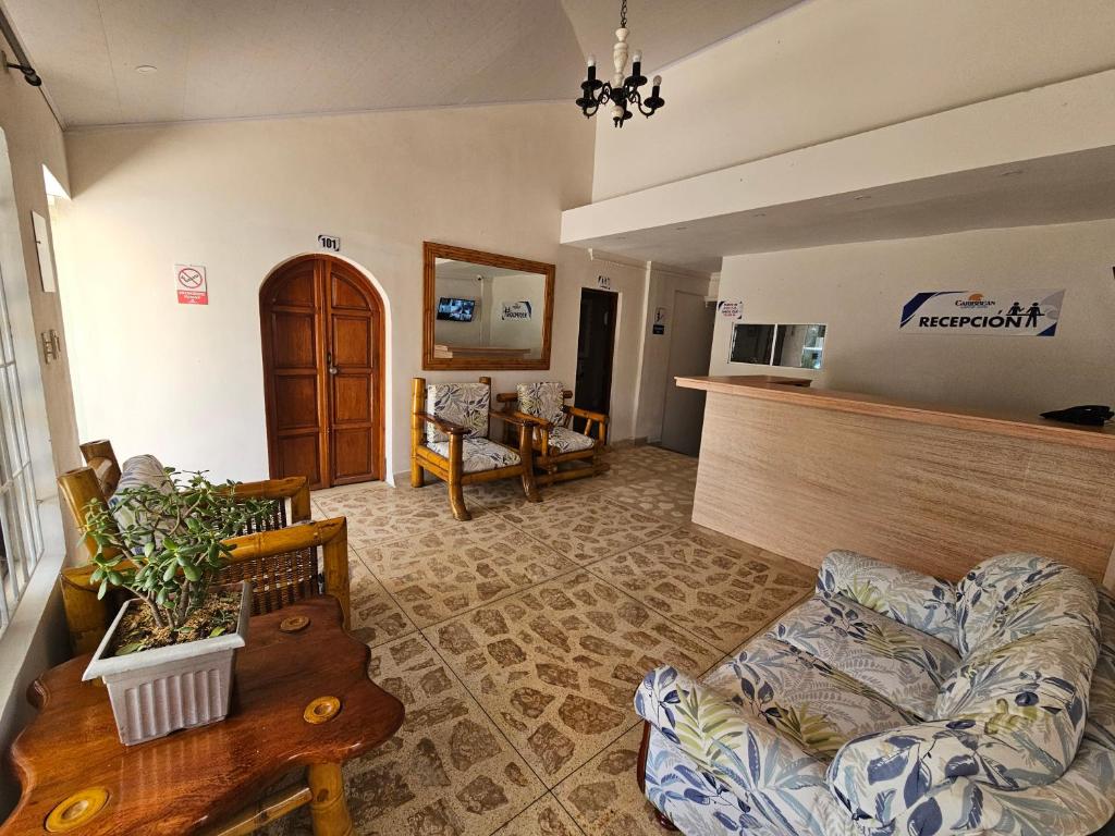 Caribbean Airport Hotel - 4