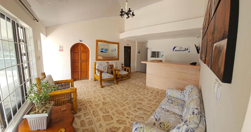 Caribbean Airport Hotel - 5