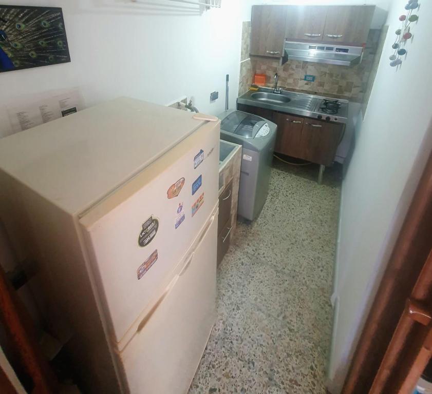 apartaestudio en laureles - 5