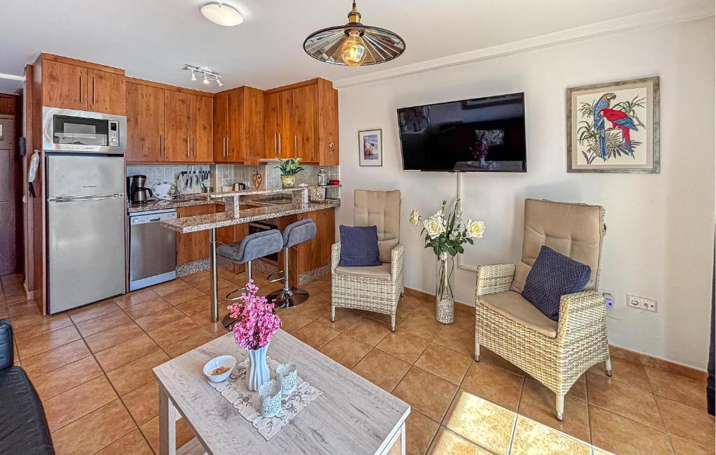 Cozy Apartment In Fuengirola With Wifi - 2