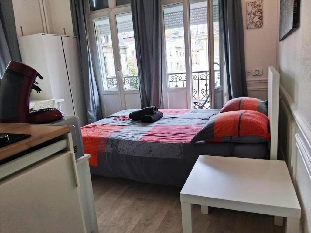 511 Studio 1er étage plein centre - 1