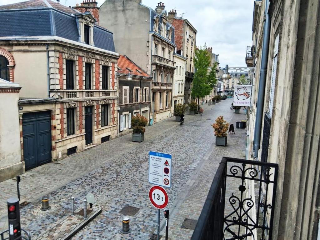 511 Studio 1er étage plein centre - 4