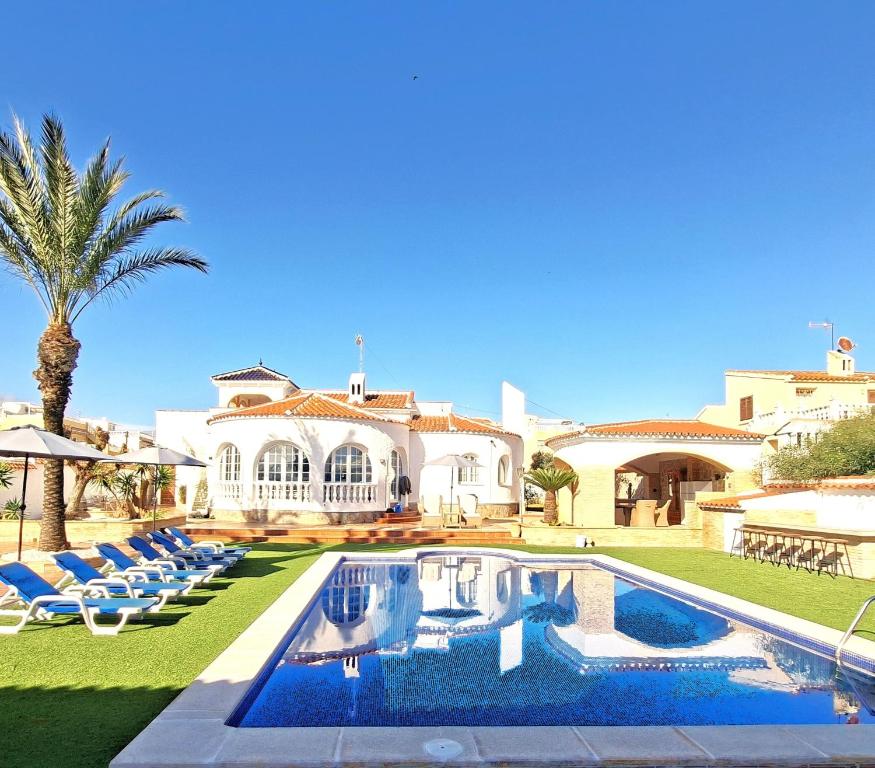 Large Villa & Casita with Pool and Gameroom PMT28 - 2