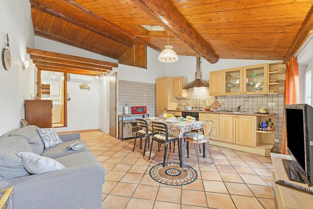 Le Suquet Apartment - Cannes Old Town - Happy Rentals - 2