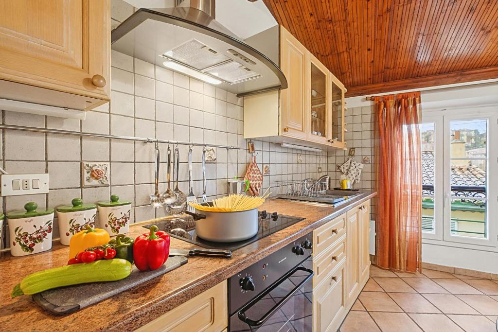 Le Suquet Apartment - Cannes Old Town - Happy Rentals - 4