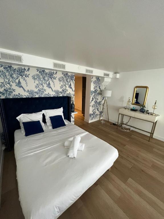 Contemporary & Cozy Studio by Canal Saint-Martin - 2