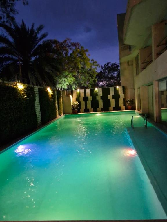 Swimming pool