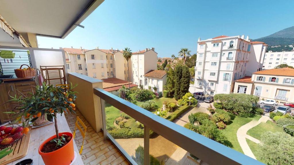 48M - Grand studio avec alcôve et terrasse - 1