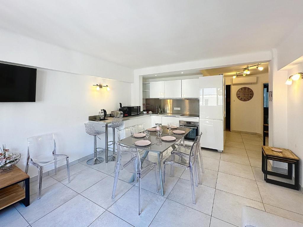 Cannes premium 3 BR 2 bath fully renovated heart of town by Olam Properties - 4