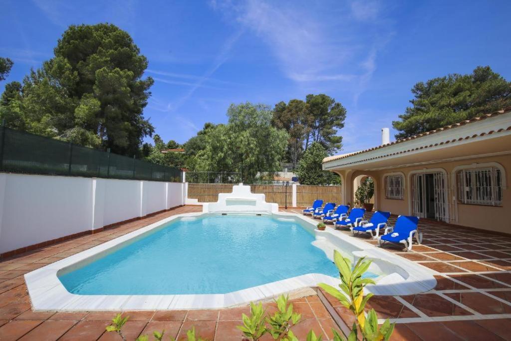 Spacious Private Villa with Pool in Salou - 4
