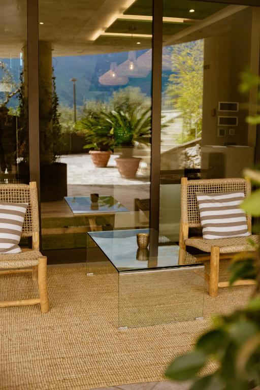 Hotel Mercedes — Hotel building in Limone sul Garda, Lombardy