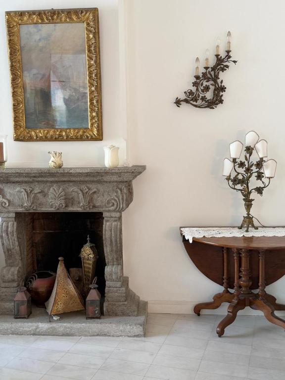 White Suite Capri - 4