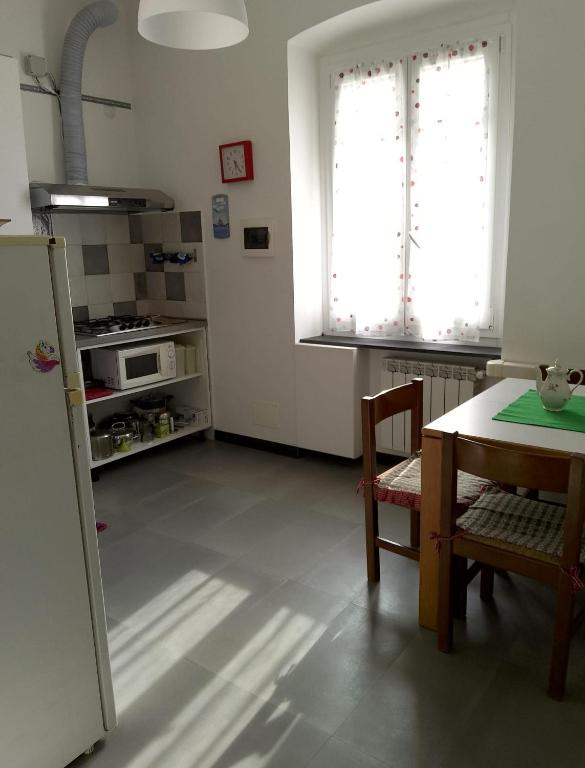Charming 2-Bedroom Apartment in the Heart of Genova - 4