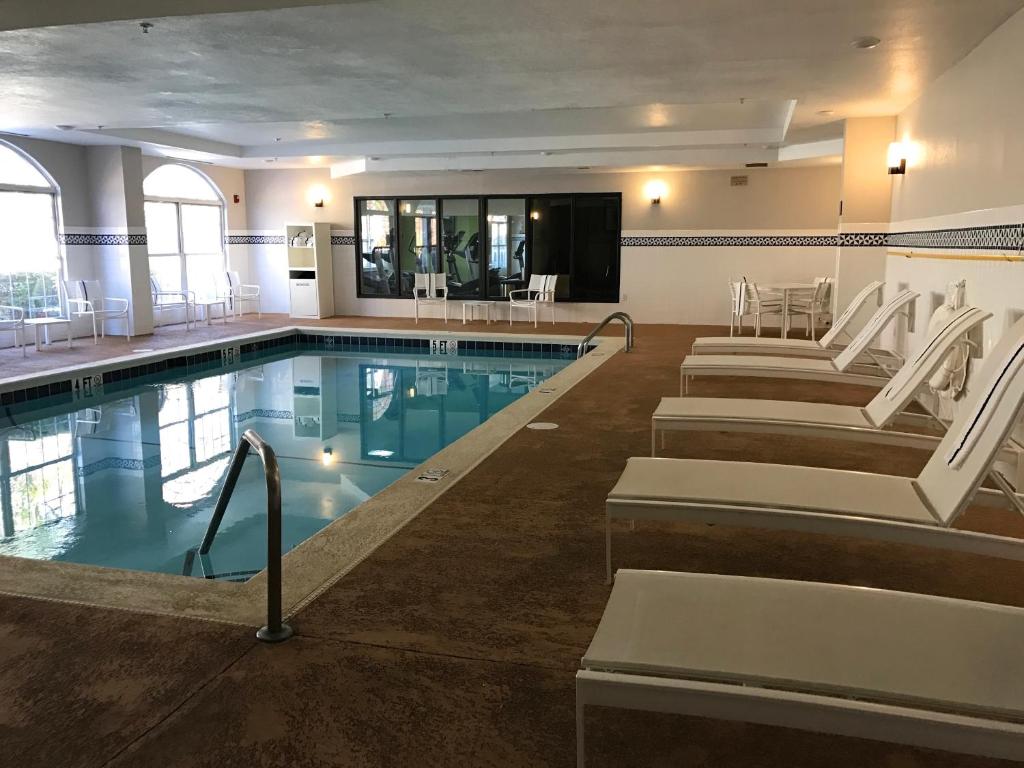 Country Inn & Suites by Radisson, Dalton, GA photo