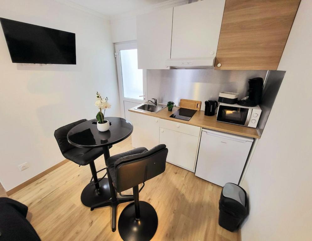 Ribère 4 Studio with balcony, central, quiet - 3