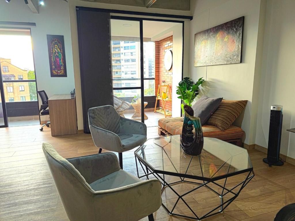 2 Bed Loft in Poblado Envigado Border with Full Amenities - 1