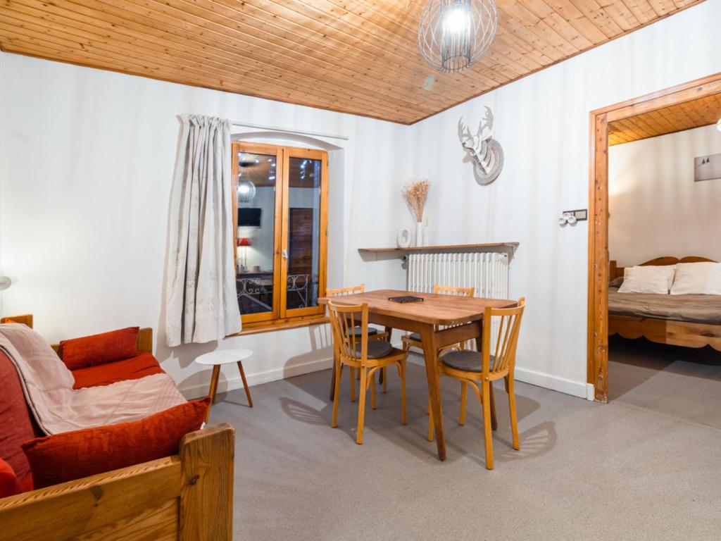 Charmant 2 Pièces avec Piscine Été, Balcon et Parking Privé à 300m des Pistes - FR-1-762-6 - 2