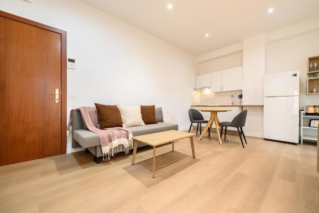 SGE680F - Piso de 1 dormitorio con terraza en Tetuán, Madrid - Alquiler temporal - 1