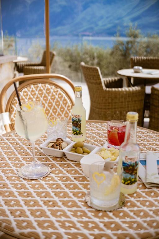 Hotel Mercedes — Restaurant & bars in Limone sul Garda, Lombardy