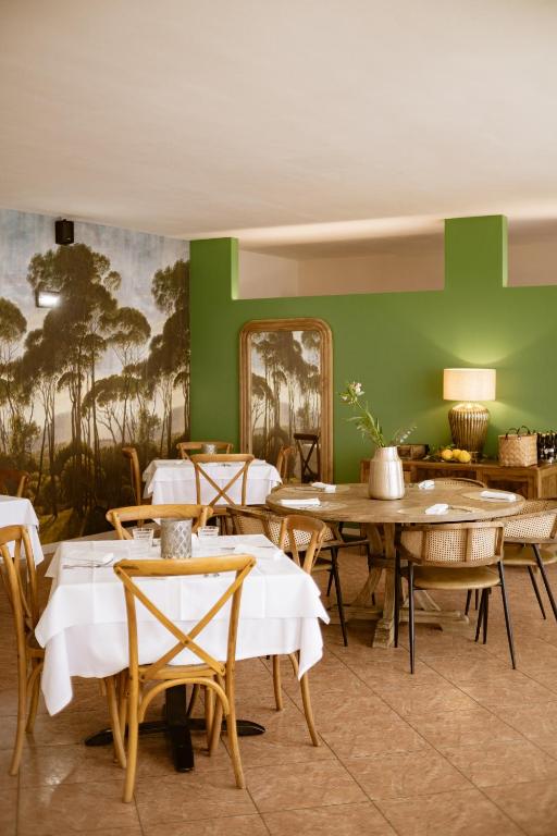 Hotel Mercedes — Restaurant & bars in Limone sul Garda, Lombardy